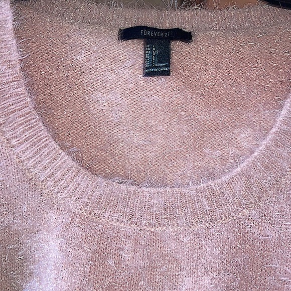 Cropped fuzzy pink top - Picture 2 of 3